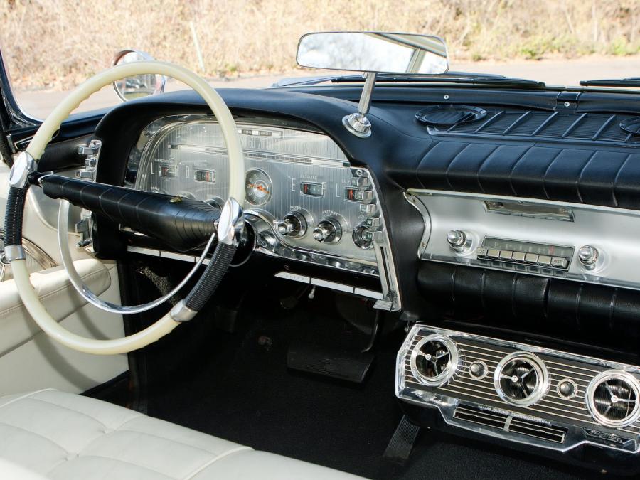 Панель приборов Imperial Crown Southampton Hardtop Sedan (MY1-M 634) 1959 года  (фото 14 из 15)